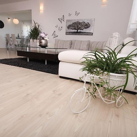 Apartment Lara Kaštel Novi エクステリア 写真