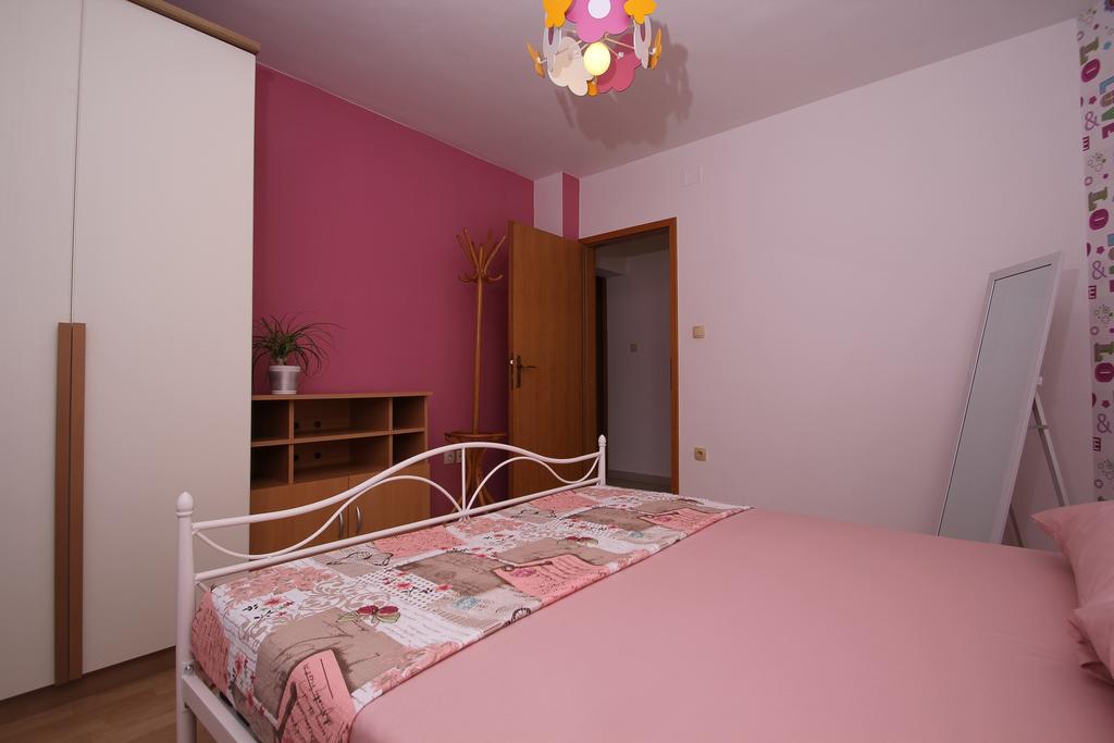 Apartment Lara Kaštel Novi エクステリア 写真