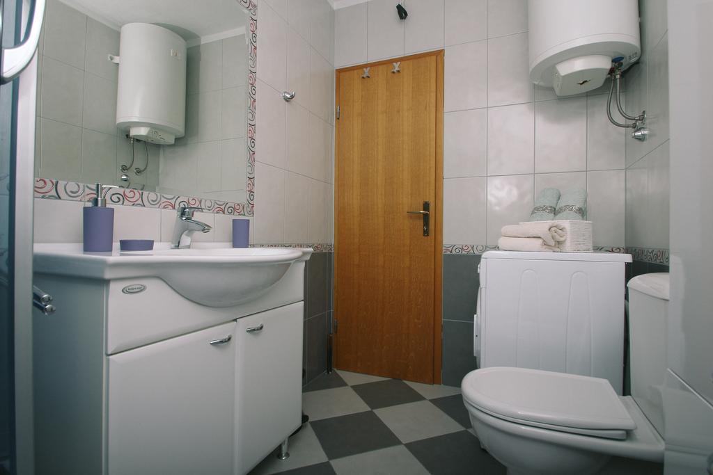 Apartment Lara Kaštel Novi エクステリア 写真