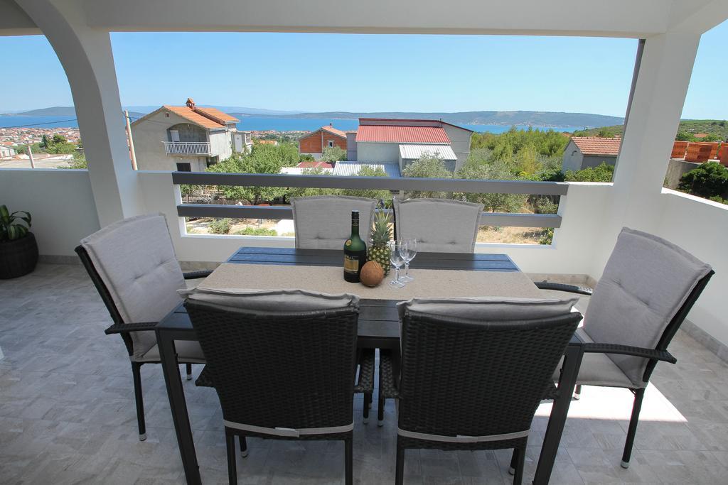 Apartment Lara Kaštel Novi エクステリア 写真