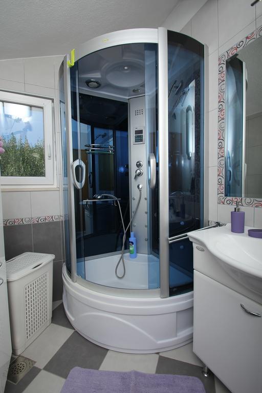 Apartment Lara Kaštel Novi エクステリア 写真