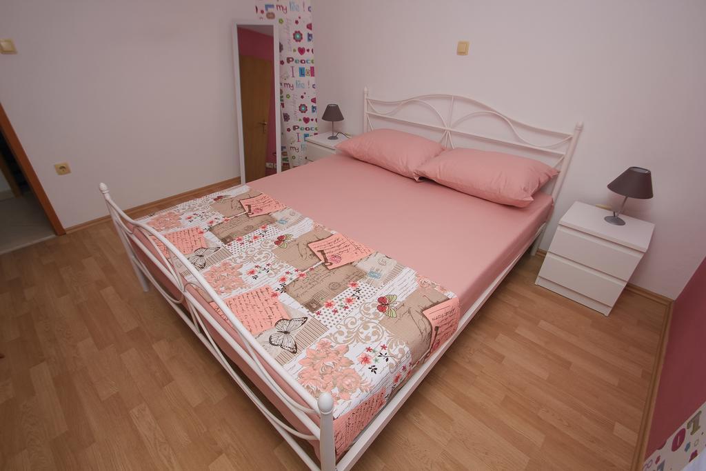 Apartment Lara Kaštel Novi エクステリア 写真