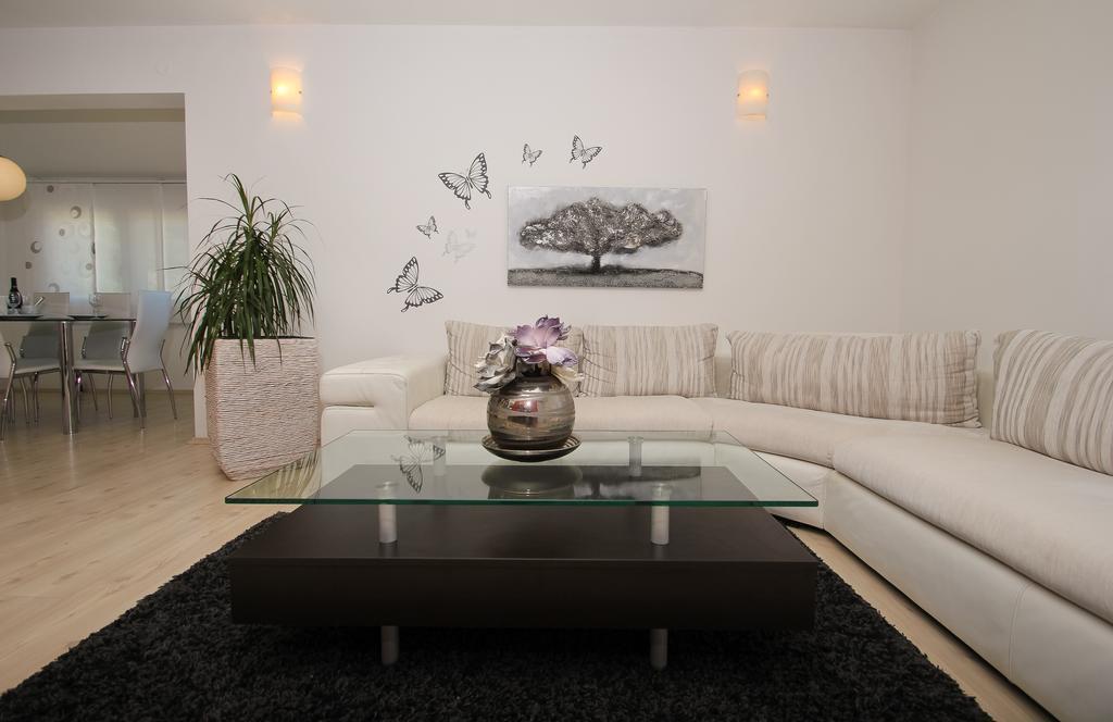 Apartment Lara Kaštel Novi エクステリア 写真