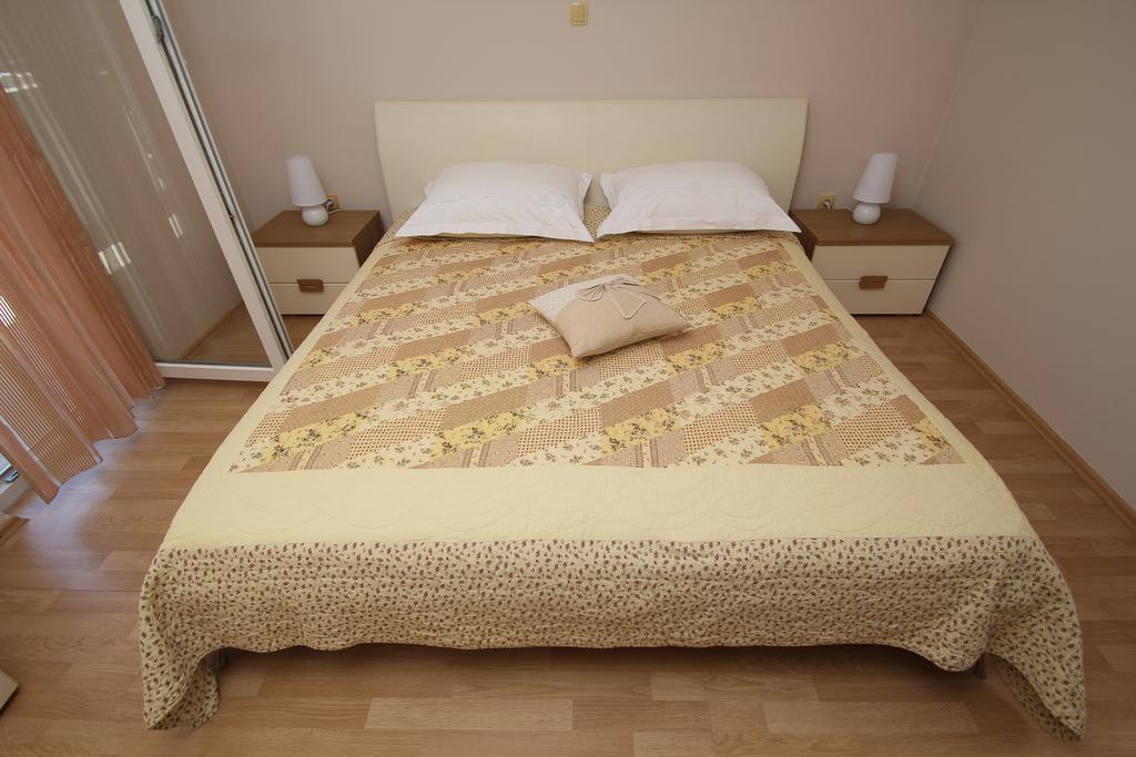 Apartment Lara Kaštel Novi エクステリア 写真