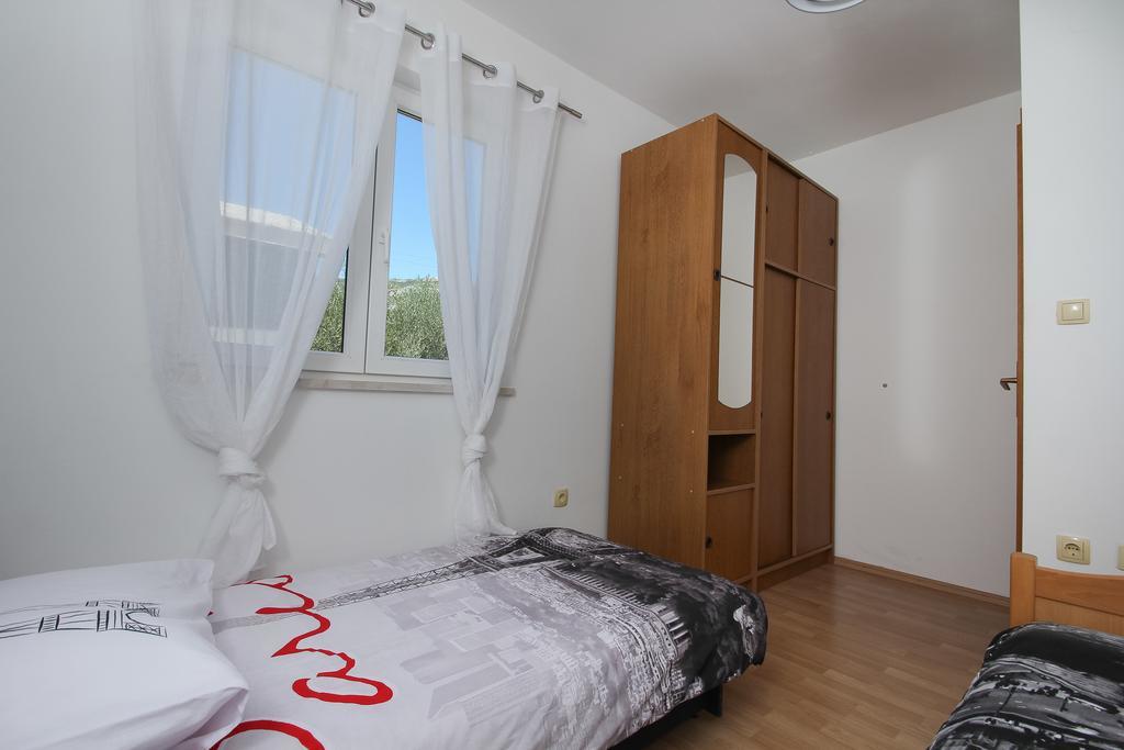 Apartment Lara Kaštel Novi エクステリア 写真