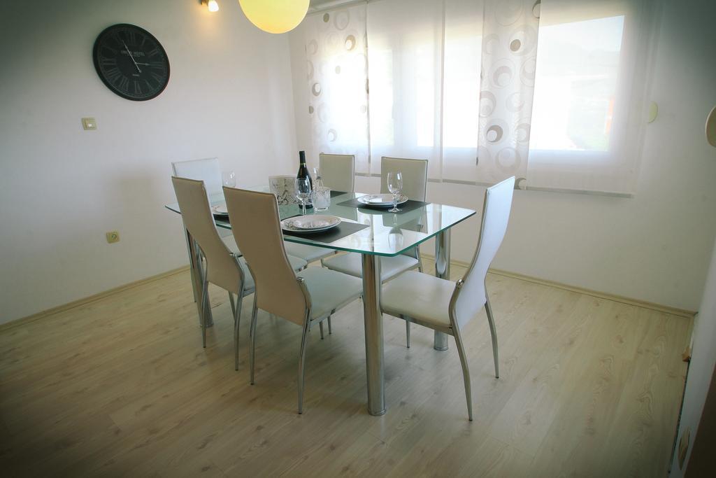 Apartment Lara Kaštel Novi エクステリア 写真