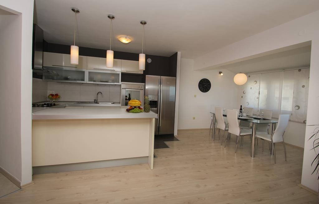 Apartment Lara Kaštel Novi エクステリア 写真